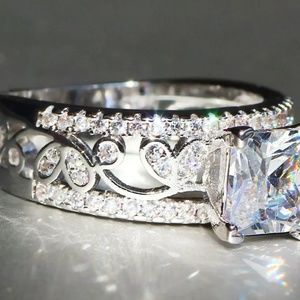 beautiful cubic zirconia ring features silver